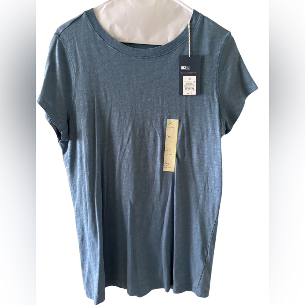 Universal Thread. Size Medium. Brand New.